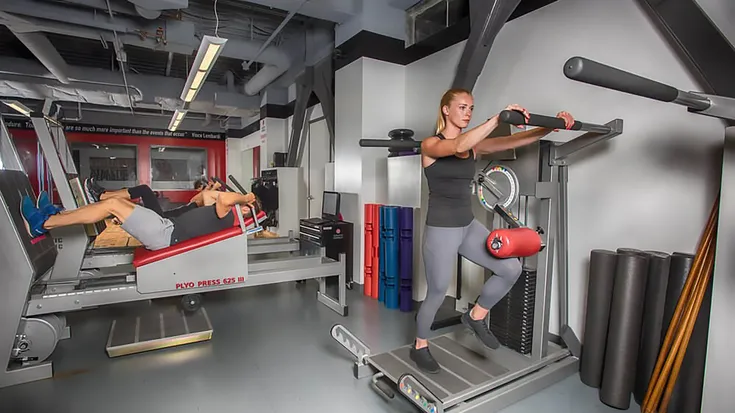 A woman training at Athletic Republic